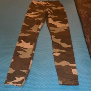Victoria’s Secret Ultimate leggings camo small high waist compression